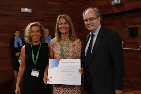 De izquierda a Derecha Dra Maria Jesús Sanz_ Dra. Amalia Lafuente (premiada)_ Dr. Amadeu Gavaldà