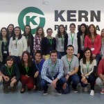 ‘Aula FIR’: Residentes de tercer año de FH visitan la planta de Kern Pharma