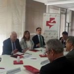 Margallo defiende el modelo mediterráneo en una reunión con representantes de la farmacia catalana