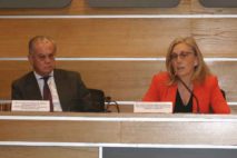 Teresa Angulo, portavoz del PP en la Comisión de Sanidad del Congreso y Carlos González Bosch, presidente de la Comisión de Sanidad de la CEOE