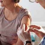 El 72,9% de adultos menores de 80 año se vacunaron contra la gripe según la encuesta del CGCOF