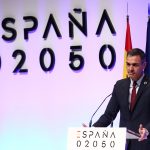 Sánchez contradice al Plan enviado a Europa y en su ‘España 2050’ asegura llegar al 7% del PIB en salud en 2030